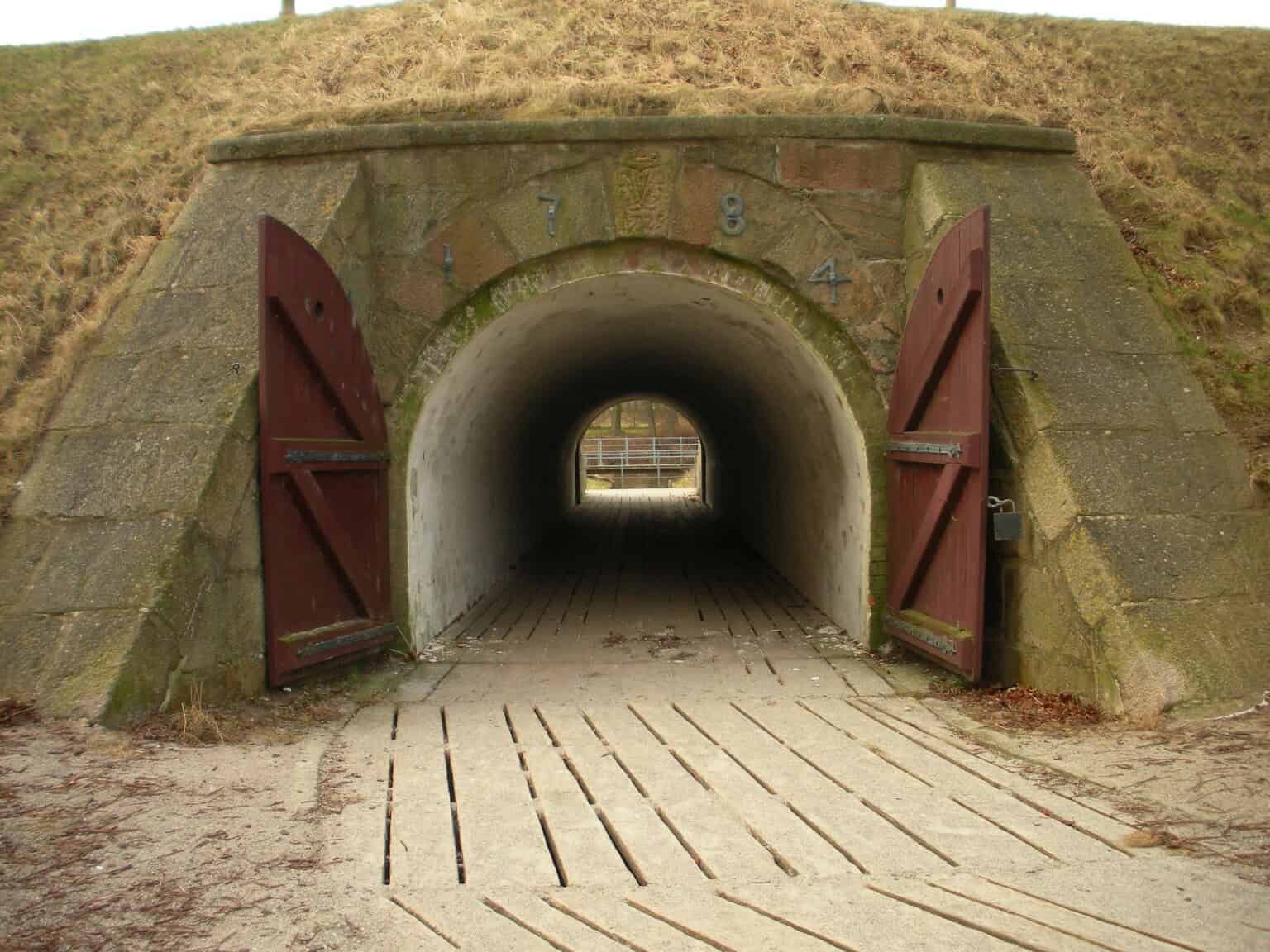 fortress ramparts 84341 1920