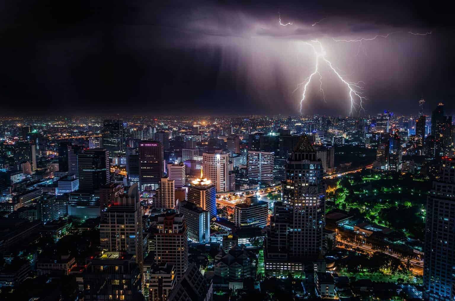 lightning 1082080 1920