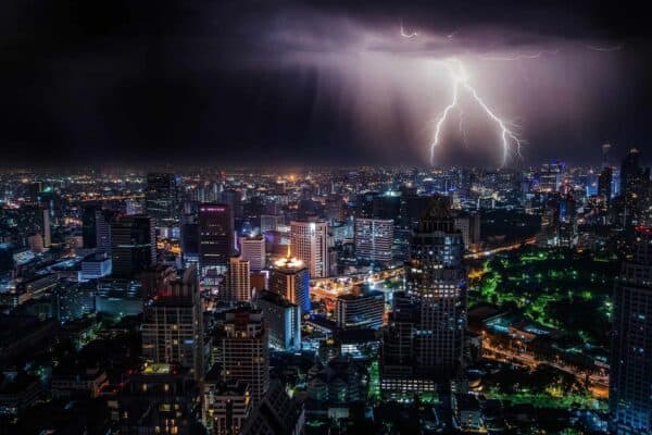 lightning 1082080 1920