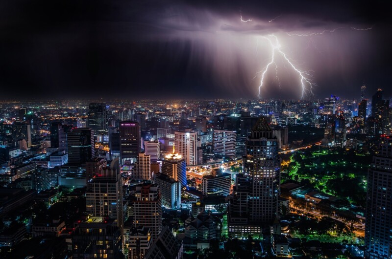lightning 1082080 1920