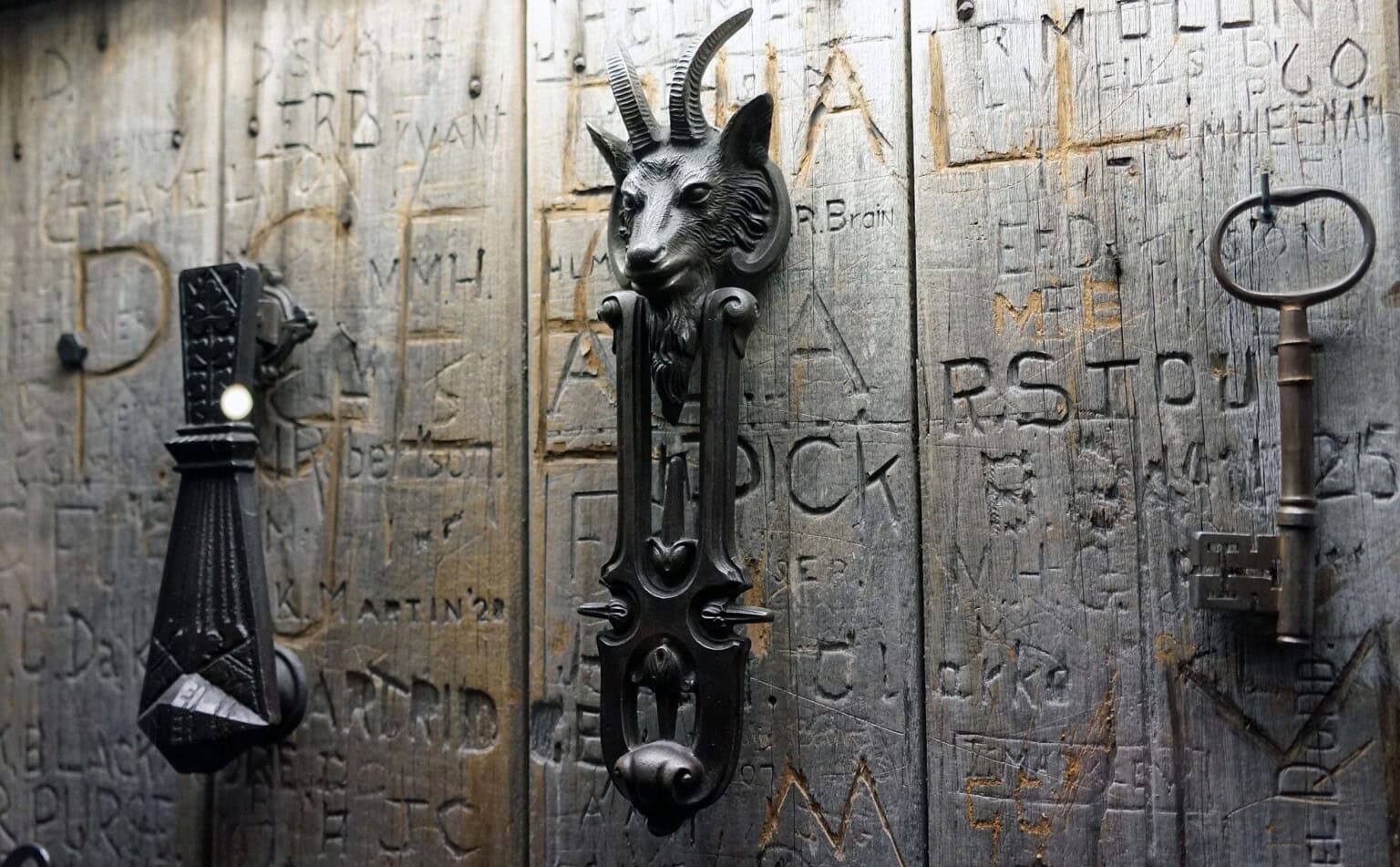 doorknocker 2143839 1920