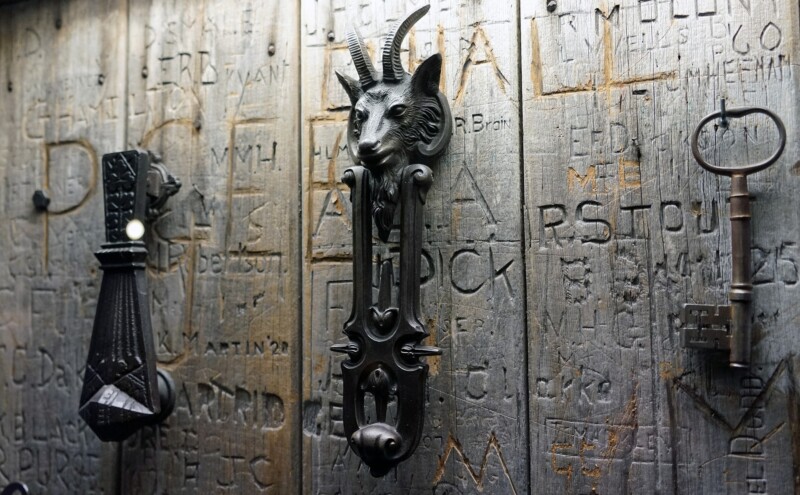 doorknocker 2143839 1920